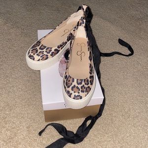 NWT size 6 M by Jessica Simpson